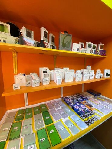 Mağazalar: İçəri şəhər metrosuna yaxın Torqovuya yaxın əşyali təmirli 1 otağlı — 6