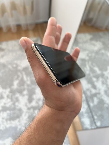 Apple iPhone: Apple iPhone iPhone Xs — 7