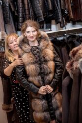 женское вечернее платье: Женское утепленное кожаное пальто с мехом - Материал верха