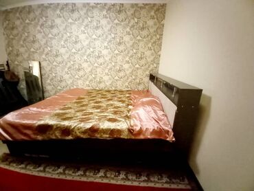2 �������������� �������������� ������������ в Кыргызстан | Кровати: Кровать большая примерно 2×1.80 цена 10000. Торг возможен