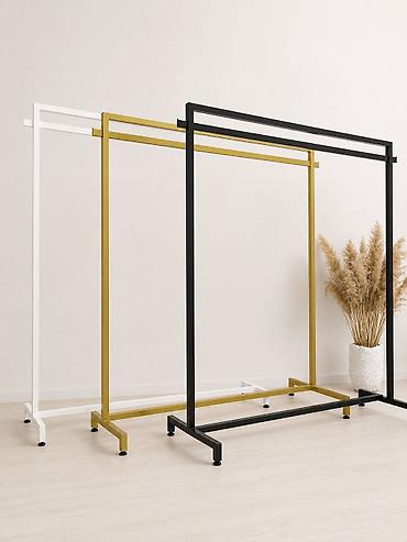 Minimalist metal paltar asqısı – butik, şourum və ev geyim saxlama