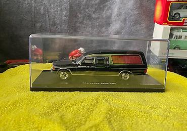 Avtomobil modelləri: Коллекционная модель Mercedes-Benz 200 W123 Hearse black 1982 Schuco — 9