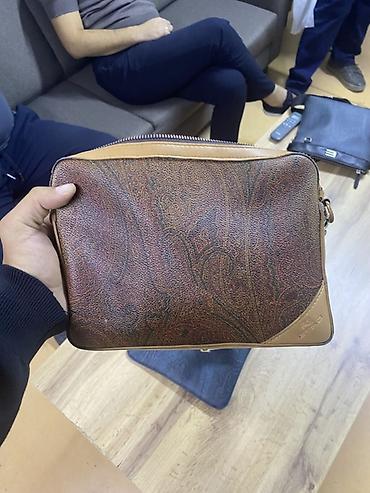 Классические сумки: Сумка ETRO через плечо с фирменным пейсли-принтом. - Формат — 12