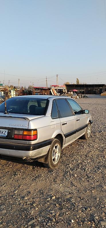 atego 818: Volkswagen Passat: 1988 г., Механика, Бензин, Седан — 3