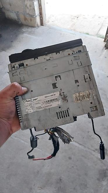 телефон fly fs502 cirrus 1: Pioneer DEH-7150/1B avtomobil maqnitofonu - Ön panel: USB giriş — 3