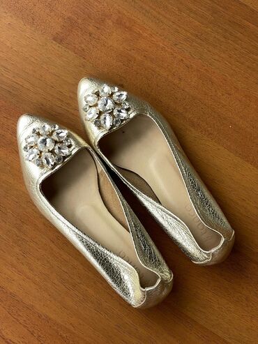 обувь jordan: Продаю балетки, состояние хорошее, размер 37, Турция марка "Tanca"