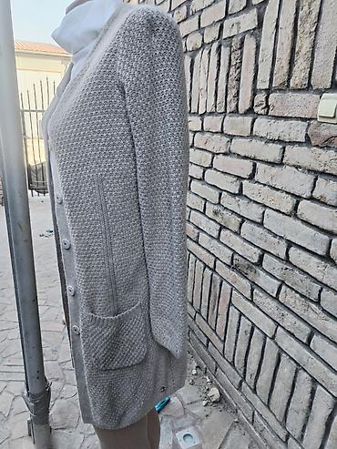 duga zimska suknja: Dugački ženski kardigan na kopčanje - Boja: svetlosiva/taupe - — 2