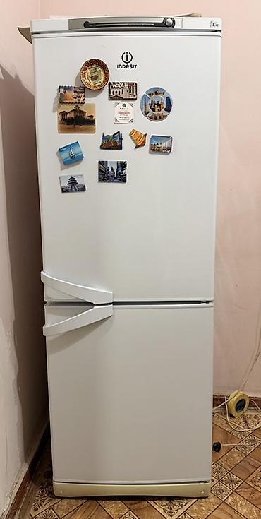 мамыр чоп: Холодильник Indesit, двухкамерный, белый. Состояние отличное, работает — 2