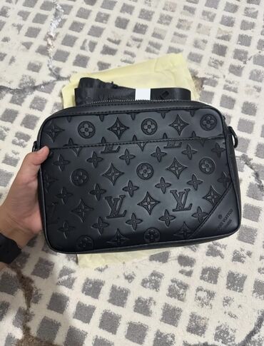 бюро находок найдено: Барсетка Louis Vuitton