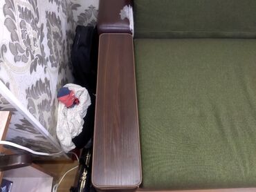 стол с диваном: Түз диван, Колдонулган