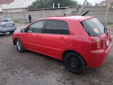 Унаа: Toyota Corolla: 2004 г., 1.8 л, Кол менен иштөөчү, Бензин, Хетчбек — 3