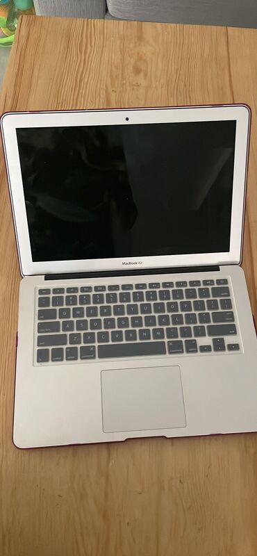 macbook pro 13 inch fiyat: Intel Core i5, 8 GB