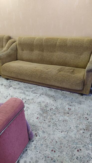 диван и 2 кресла мягкая мебель: Диван-кровать, цвет - Бежевый, Б/у
