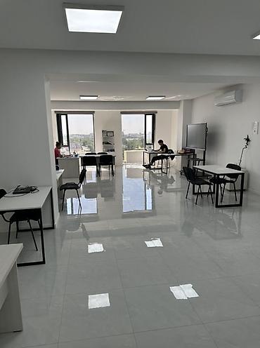 бц лондон: Аренда офисов, 92 м², В бизнес центре, 1 линия, С видом на горы, С оборудованием — 8