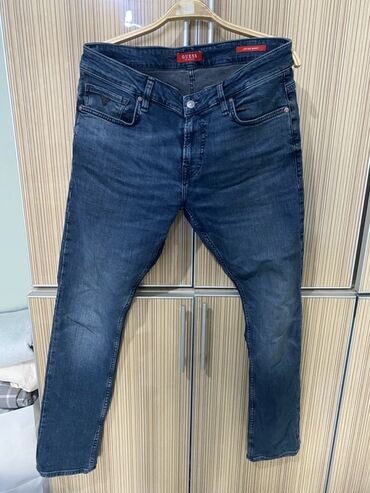 джинсы брюки женские: Мужские джинсы GUESS - Модель: классические 5 карманов, застёжка на
