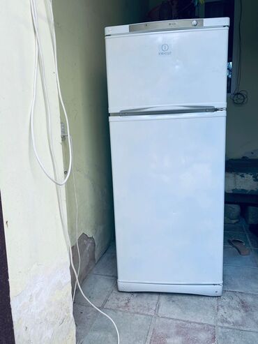 Divanlar: 2 qapılı Indesit Soyuducu Satılır, rəng - Ağ