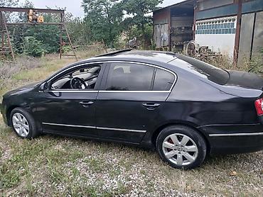 015 maşını: Volkswagen Passat sedan. Avtomobilin salonu qara rəngdədir və ön — 8