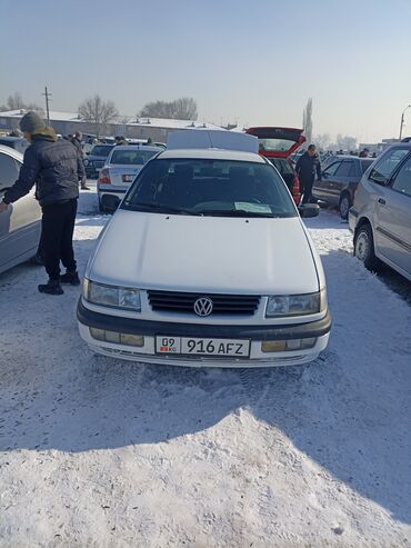 Volkswagen: Volkswagen Passat: 1993 г., 1.8 л, Механика, Бензин, Седан