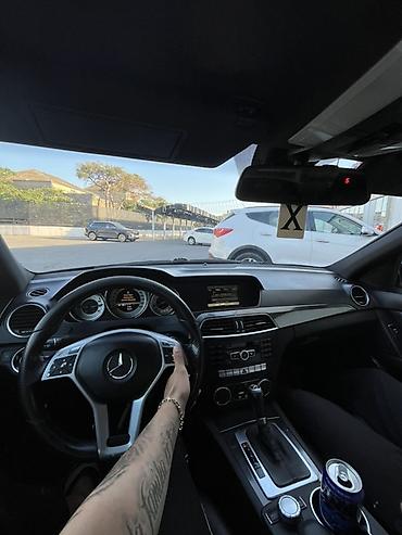mercedes benz e250: Mercedes-Benz C 250: 2.5 l | 2013 il Sedan — 9