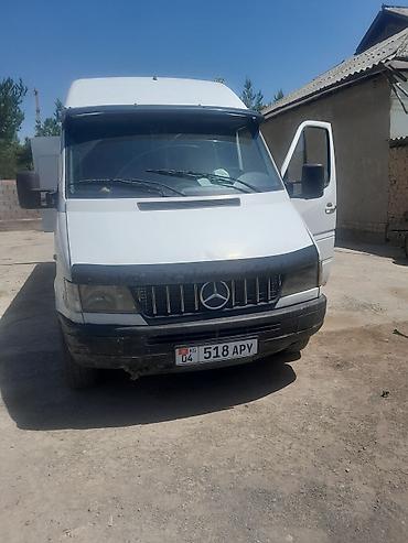 мото подкат: Mercedes-Benz Sprinter, белый микроавтобус/фургон с высоким крышей и — 3