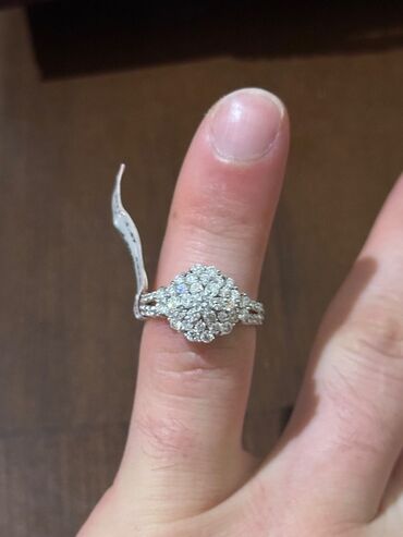 Üzüklər: Nişan, Üzük, Ağ qızıl, 750 Əyar, Brilyant, 1.01-1.50 Karat — 1