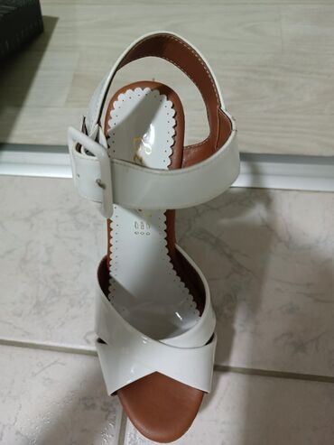 Sandale: Sandale, 37