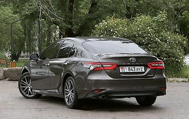 Toyota: Toyota Camry: 2021 г., 2.5 л, Вариатор, Гибрид, Седан — 2