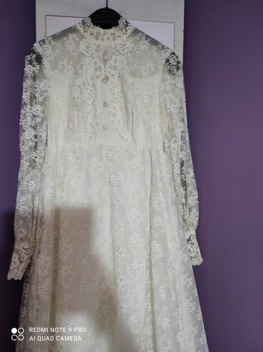 Venčanice: Vencanica mlecno bela velicina XS Duzina pozadi 2 metara, prednji deo — 6