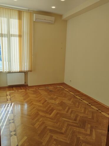 Ofislər: Elmlər metrosunun yaxınlığında yerləşən 160 kv.m sahəsi olan 6 otaqlı — 19