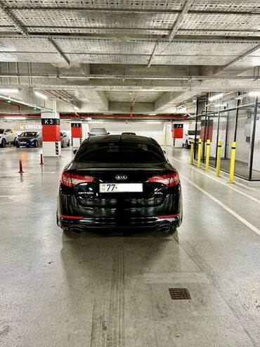 Kia: Kia Optima – qara rəng, sedan kuzov. Şəhərdaxili və magistral yollarda — 10