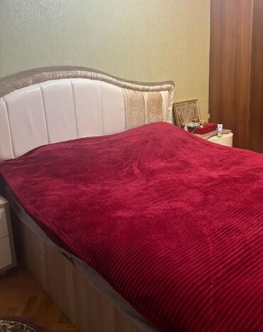 Çarpayılar: Taxt satilir 150 azn matras ve baza var unvan neftciler vusqa2
