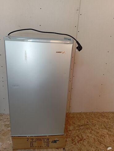 мини холодильник: Холодильник Avest, Б/у, Минихолодильник, De frost (капельный), 5 * 5 *