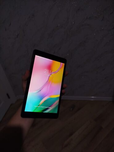 Ноутбуки: Samsung planşet - Rəng: Qara - Ekran: təxminən 8 düym, parlaq və