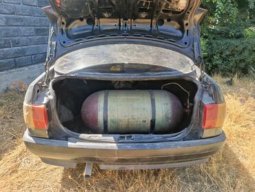 Audi: Audi : 1991 г., 1.8 л, Механика, Газ, Седан