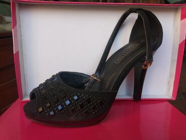Босоножки, сандалии, шлепанцы: Распродажа новой обуви ( Обувь фабричная качестванная,на праздник — 5