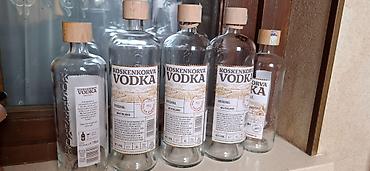 çaşqa: Boş spirtli içki butulkaları kolleksiyası (dekor, bar aksessuarı) — 1