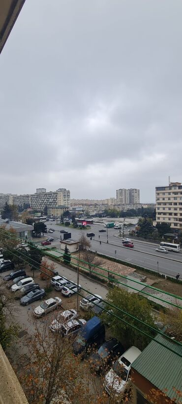 Uzunmüddətli kirayə mənzillər: Satilir– geniş prospekt və yaşıllıq sahəsinə açılan mənzərəli mənzil — 11