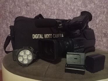 kamera çantası: Kameraya başımla cavabdehəm yenisini aldığım üçün satıram.Çox az