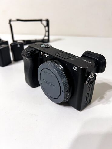 Фотоаппараты: Sony a6400 body в комплекте 2 батареи, зарядное устройство, клетка