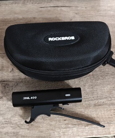 очки для плааание: Продаю очки и фонарик: Фонарик на велосипед, от Rockbros RHL400 новый