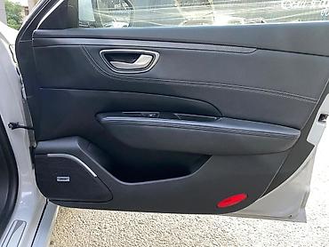 Renault: Renault Centennial: 2019 г., 2 л, Автомат, Бензин, Седан — 6