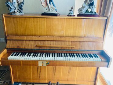 antikvar mebel: Antikvar pianina
1000azn yaxsi veziyyetde ünvan genclik (6206)*Tehi