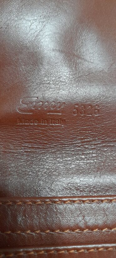 у настоящей женщины должна быть сумка из италии: Продаю кож.Итальянскую сумочку.Состояние идеальное.Размеры15 /20