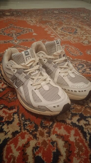 дорожные чемоданы на колесах: Мужские кроссовки, 43, New Balance, Б/у, цвет - Белый, Самовывоз, Платная доставка