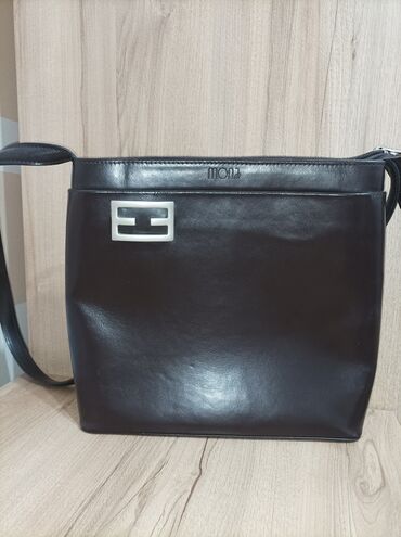 zenska torba visina sirina cm: Mona torba, kao nova jednom korišćena.Srednje velicine, tamno braon