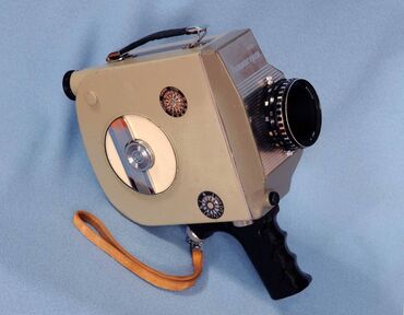 1 dollar: Старинная кинокамера " Красногорск - 1 " . Коллекционная . Раритет