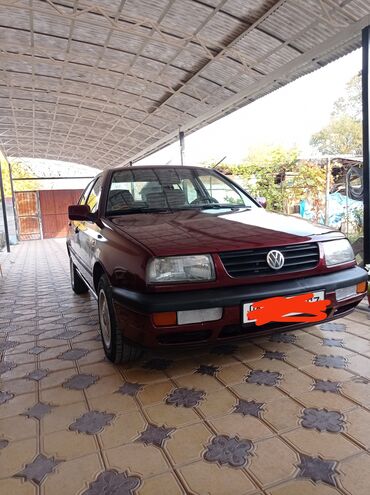 всё родное: Volkswagen Vento: 1993 г., 1.8 л, Механика, Бензин, Седан