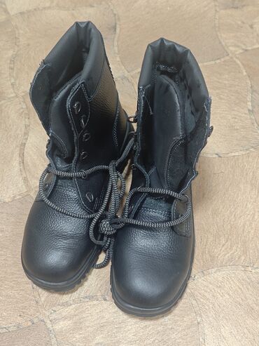 ботинки для детей: Ботинки БЕРКУТ-М, кожаные
размер 39
пор-во Россия