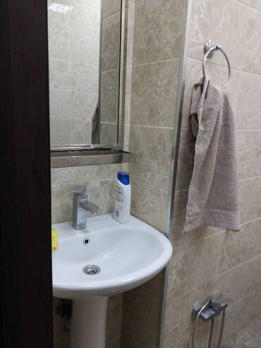 Uzunmüddətli kirayə mənzillər: Qara Qarayev metrosuna yaxın, yeni tikili, 20 mərtəbəli binanın 15-ci — 9