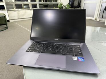 Ноутбуки: Ноутбук, Honor, 8 ГБ ОЗУ, Intel Core i3, 15.6 ", Б/у, Для несложных задач, память SSD